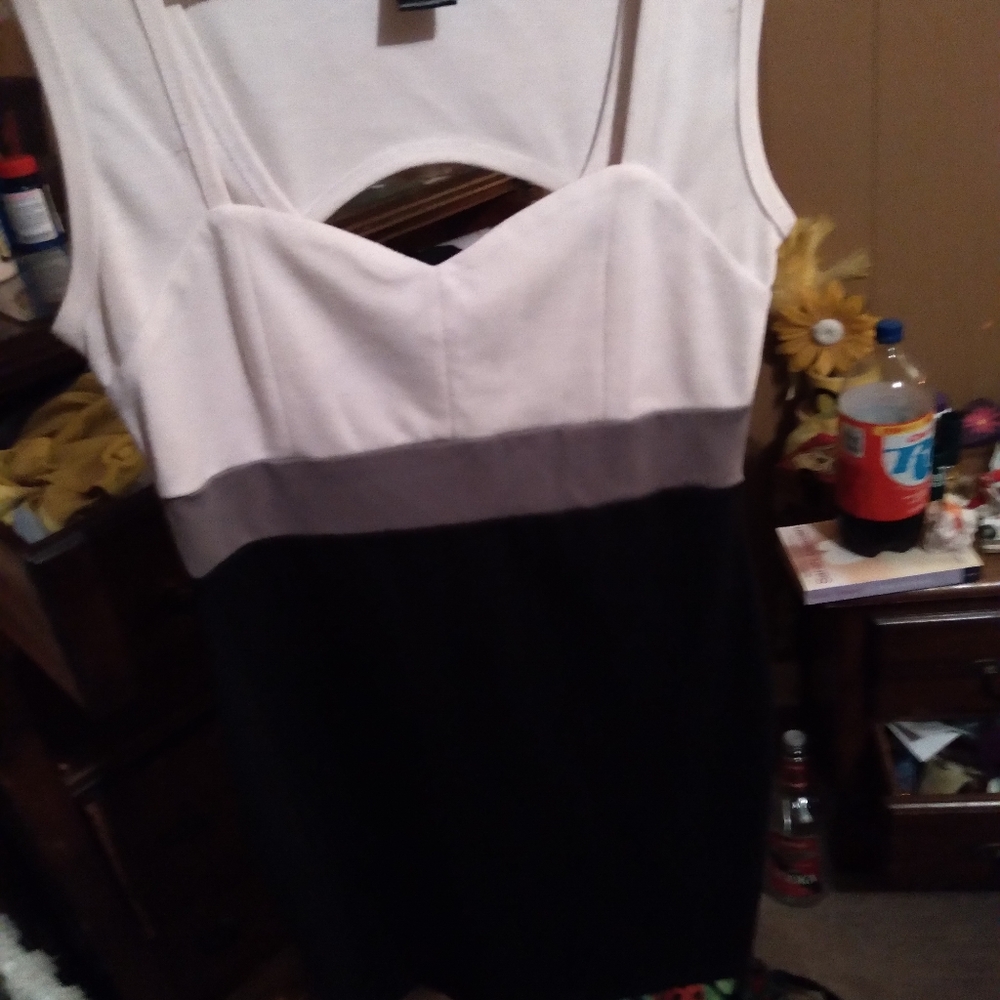 Dress - Picture 3 of 3